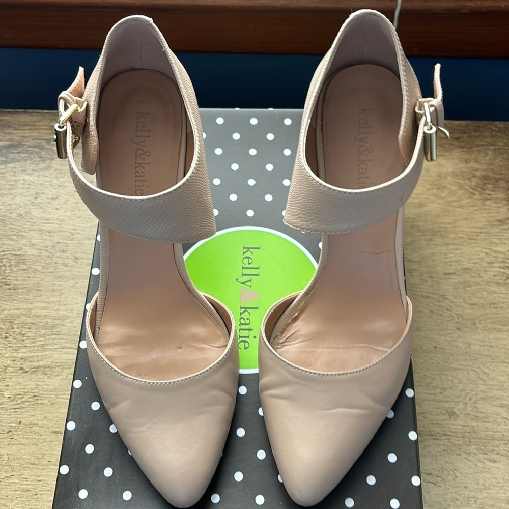 Kelly & Katie pumps